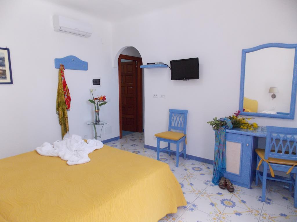 Villa Loreta Forio di Ischia Стая снимка