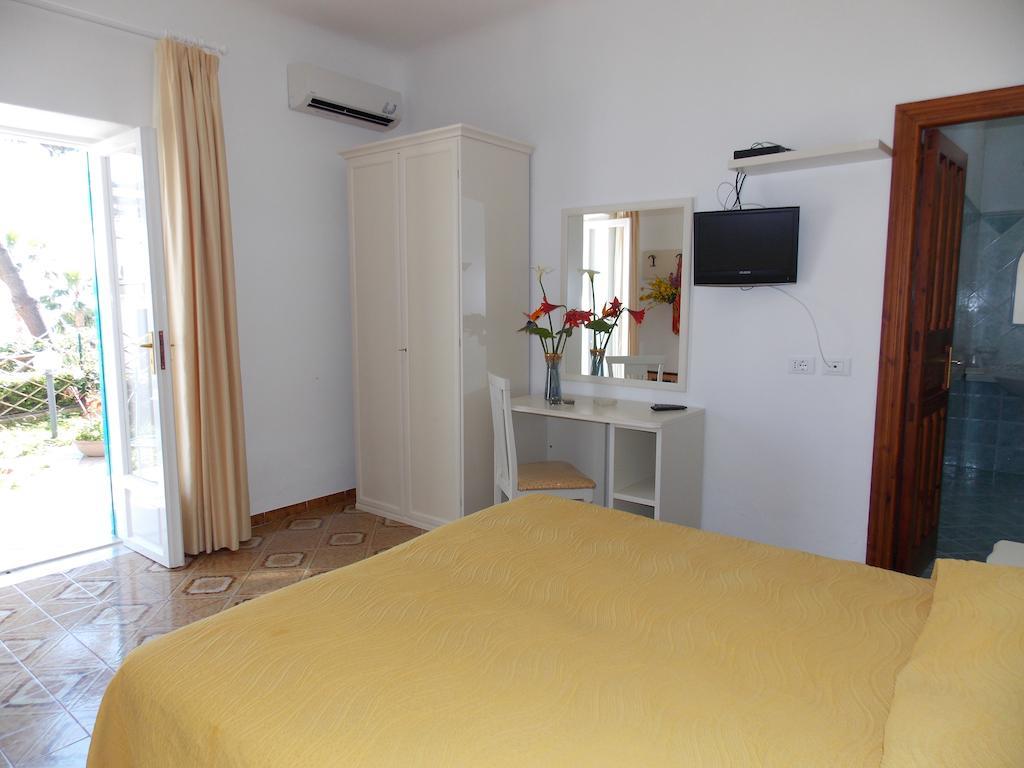 Villa Loreta Forio di Ischia Екстериор снимка